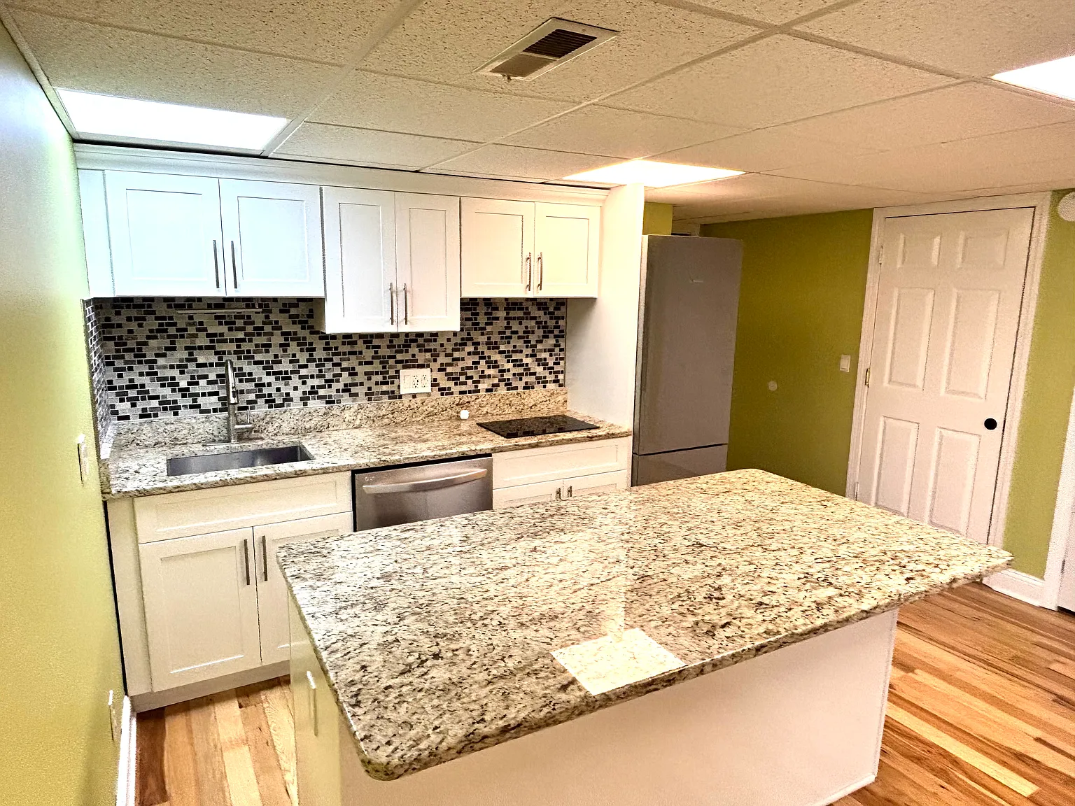 Studio, 800 sqft, $1,200 — Photo 1