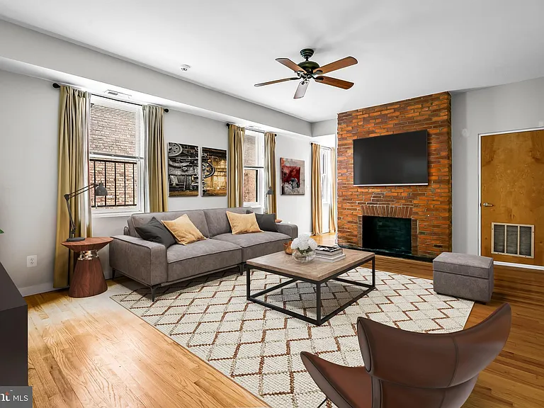 18 E Madison St #4 — Photo 14