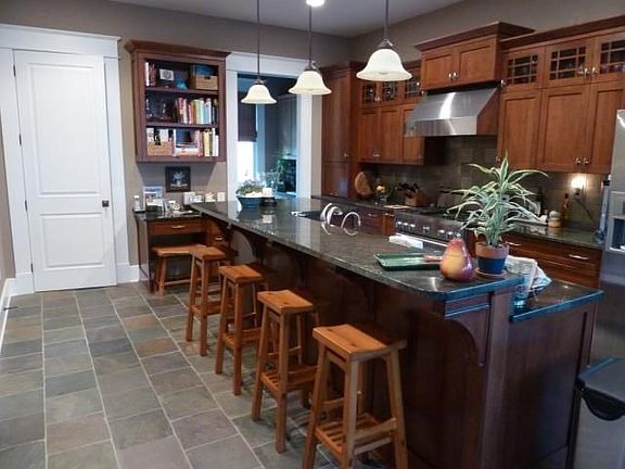 3rd image of 6071 Roycroft Dr