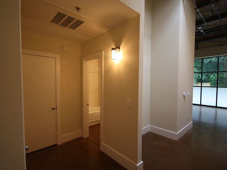 Building Photo 5