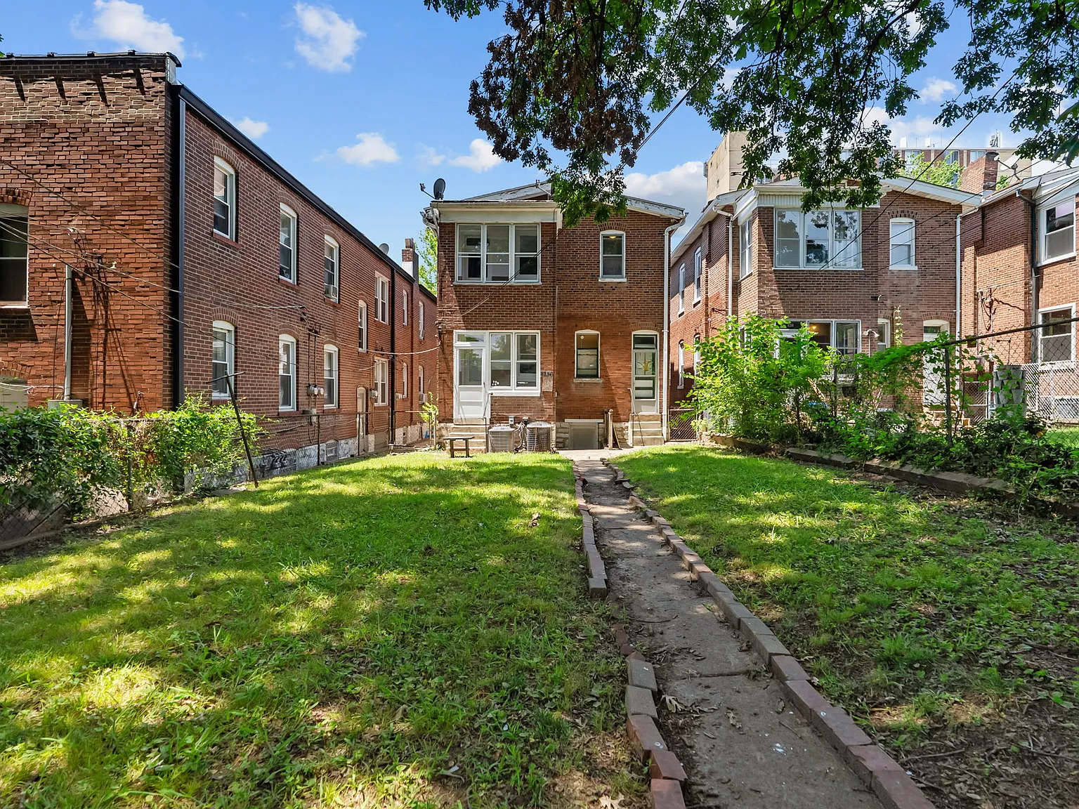 2 bed, 1200 sqft, $1,249 — Photo 2