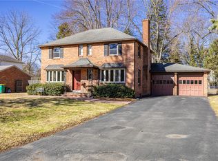 193 Georgian Court Rd, Rochester, NY 14610