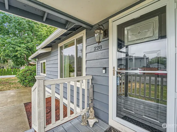 228 2nd Avenue SW, Pacific, WA 98047