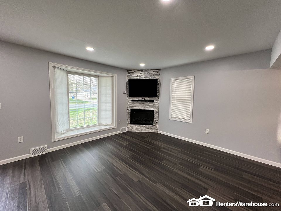 1st image of 10933 Little Ave S