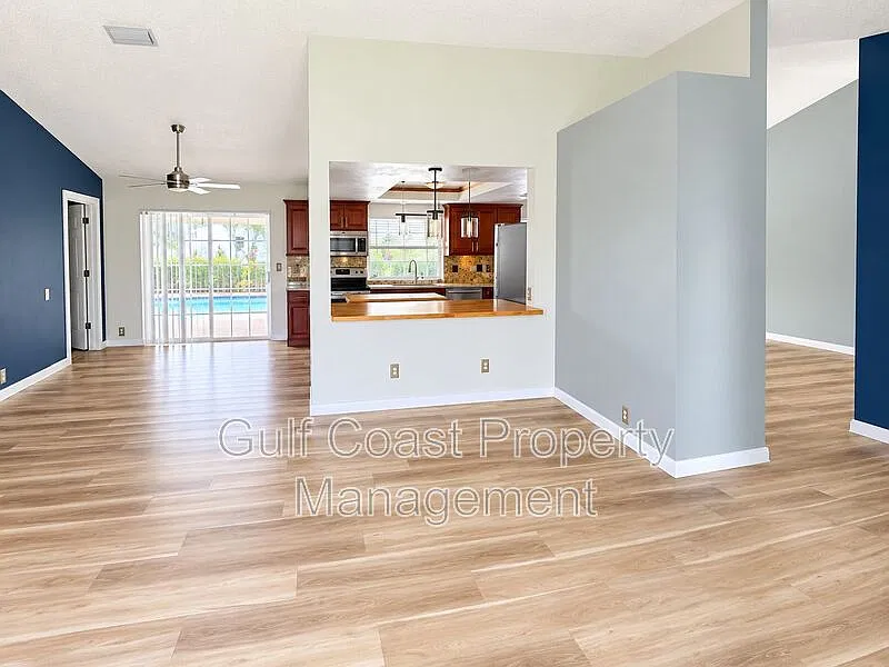 3 bed, 2.0 bath, 1617 sqft, $2,300 — Photo 3