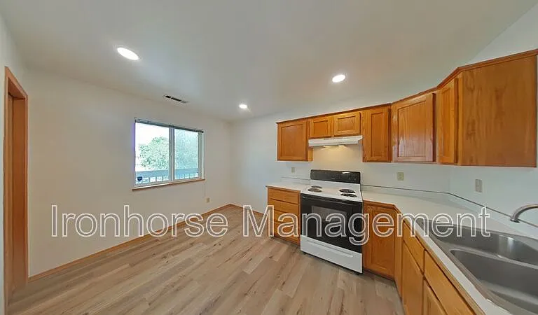 8 Michael Grove Ave #10 — Photo 6