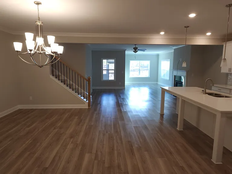2606 Dorset Ln — Photo 2