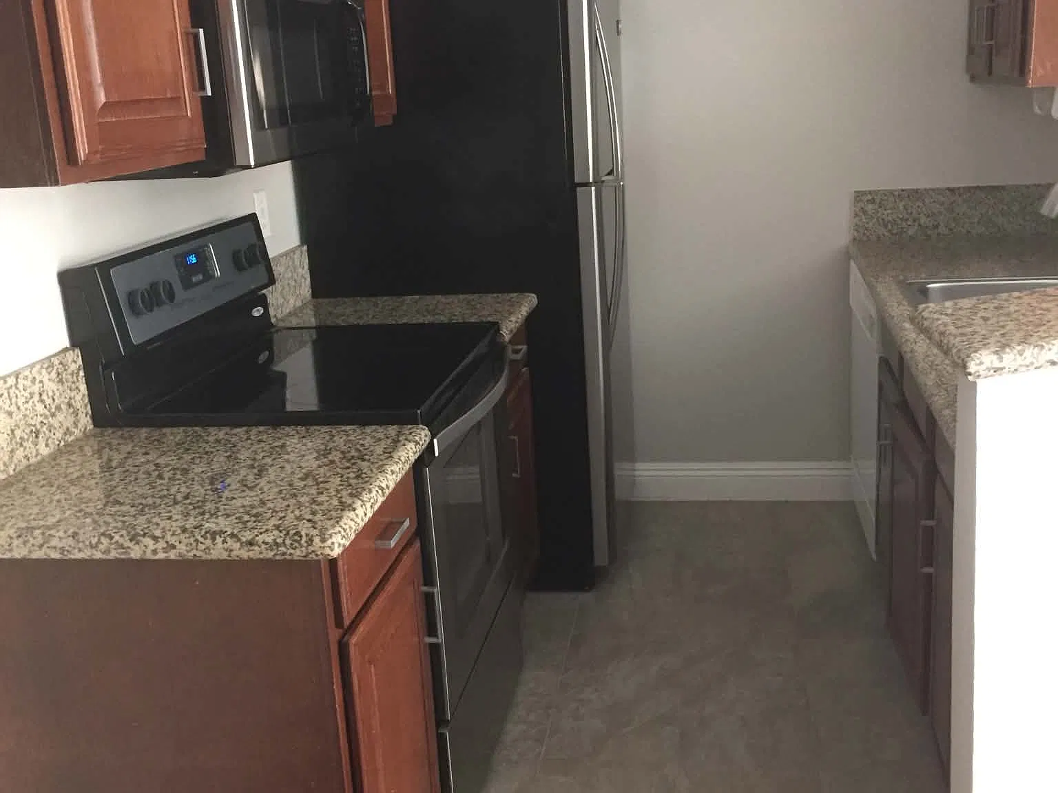 2 bed, 920 sqft, $1,400 — Photo 2
