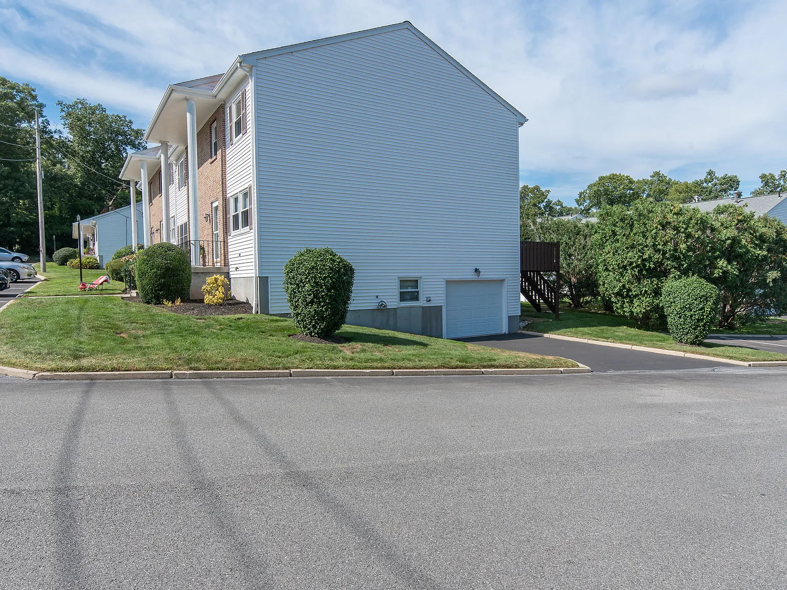 2 bed, 1.5 bath, 1250 sqft, $2,595 — Photo 3
