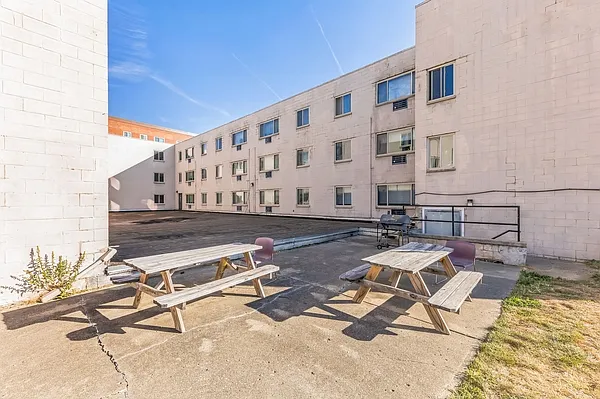Chamberlain I & II Apartments — Photo 41