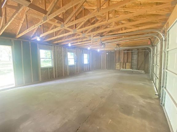 3rd image of 70502 Ironwood Dr