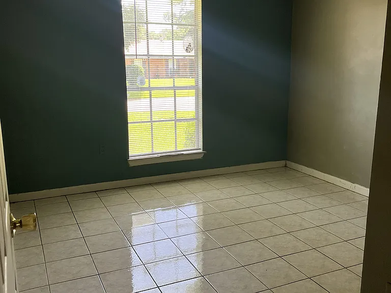 13957 Broad Ave — Photo 5