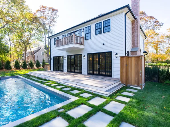 166 Ferry Rd, Sag Harbor, NY 11963
