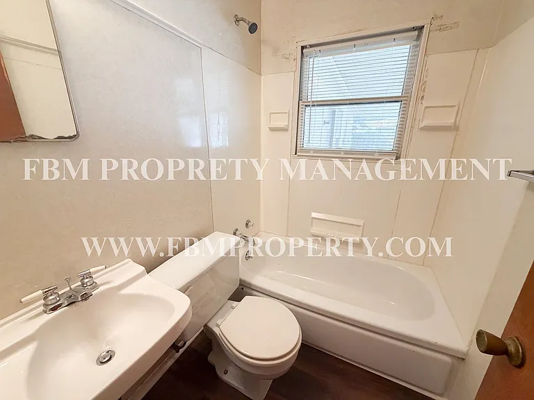 1005 S Carlton St — Photo 16