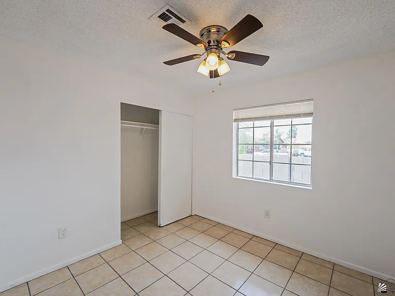 604 E Yucca St — Photo 16