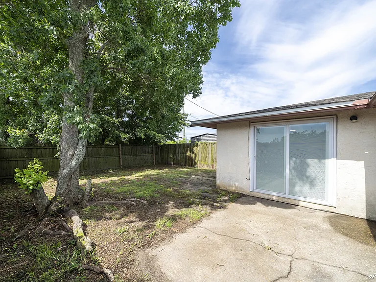1125 Bradley Cir — Photo 14