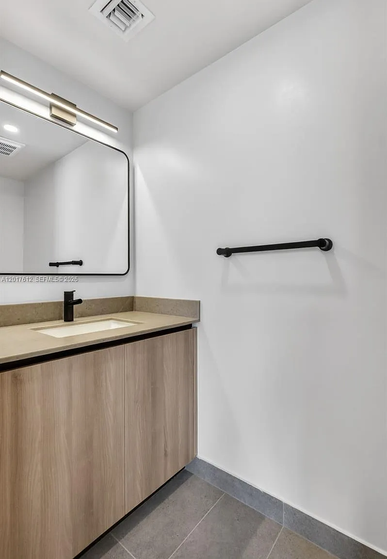 1 bed, 531 sqft, $3,050 — Photo 2