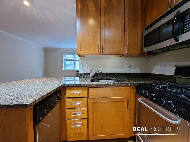 625 W Wrightwood — Photo 8
