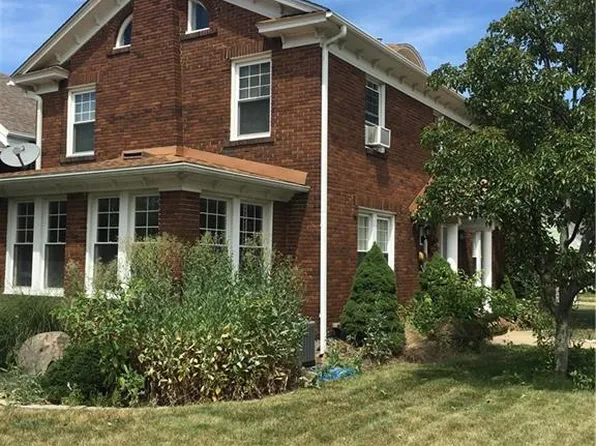 2521 Bird Dr, Erie, PA 16510