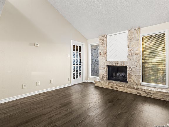 4th image of 3843 Barrington St #274