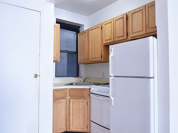 4th image of 118 E 102nd St APT 5A