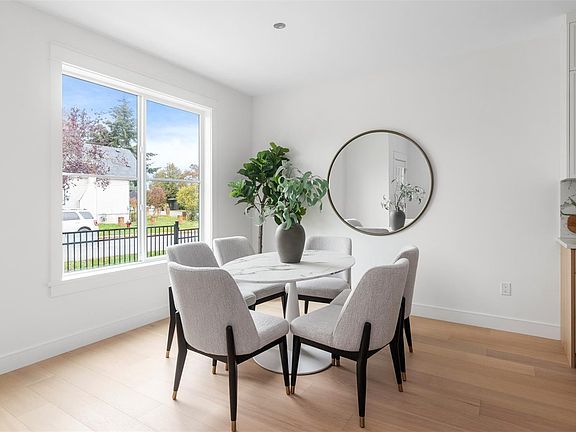 3rd image of 820 Dunsmuir Rd #5