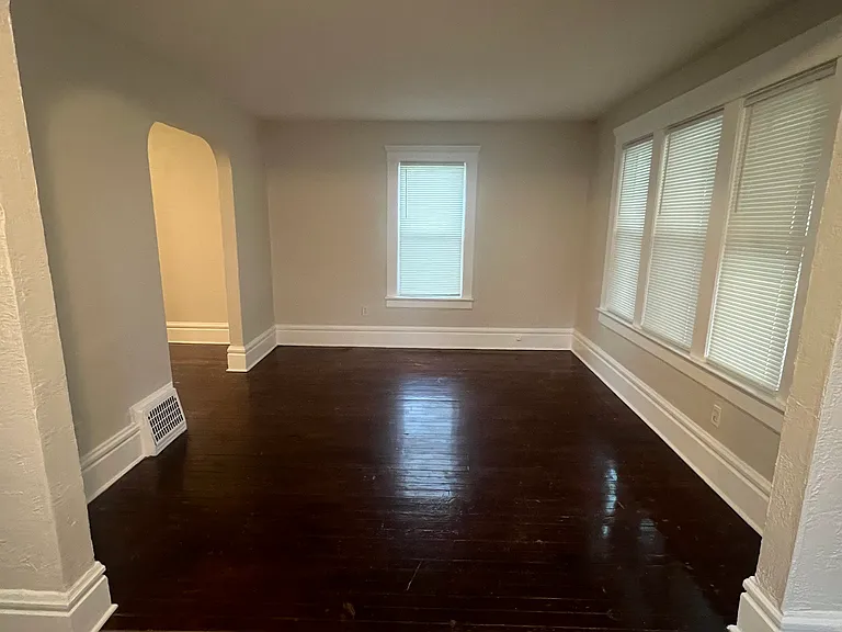 716 Grace Ave — Photo 3