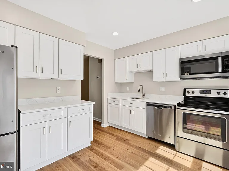 7306 Eggar Woods Ln — Photo 5