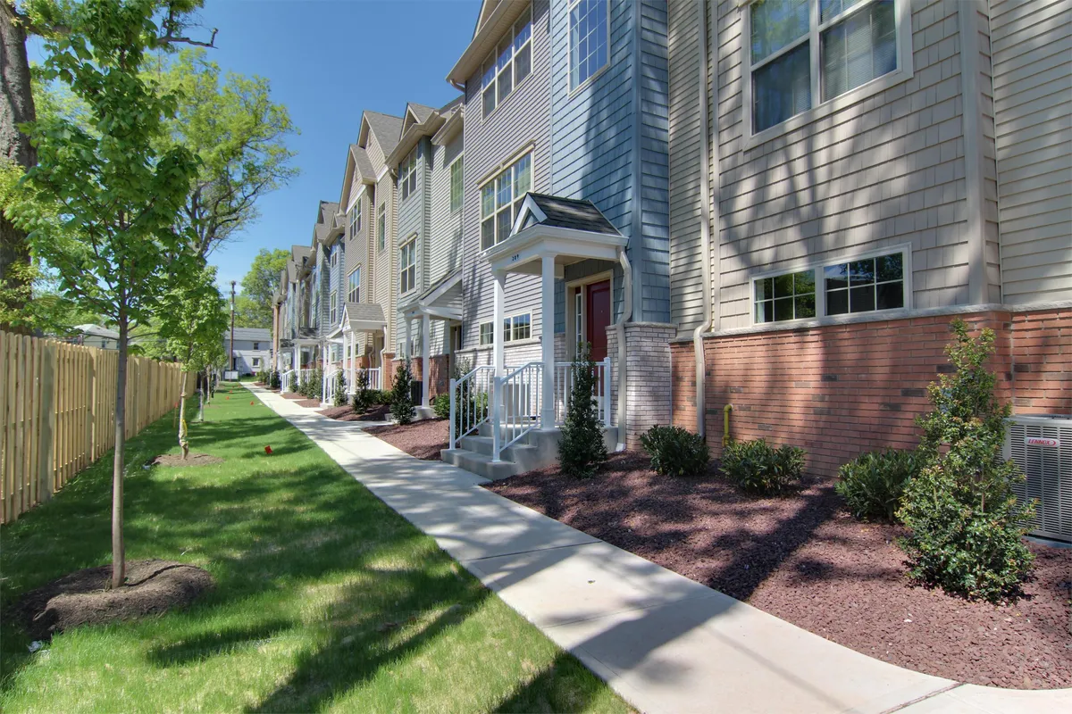 Primary Photo - Gramercy Townhomes - 207