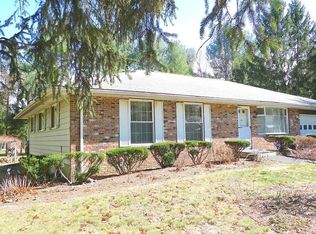 69 Grantwood Dr, Amherst, MA 01002