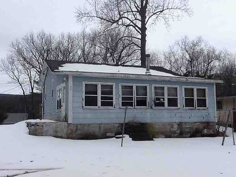 2nd image of 1063 Lake View Rd