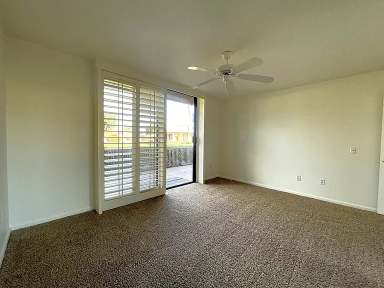 35 Malaga Dr — Photo 14