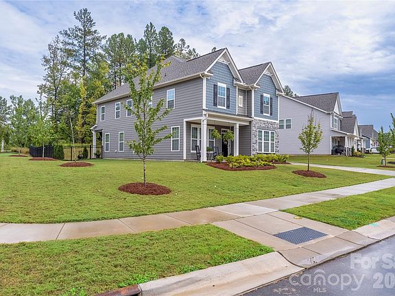 3rd image of 121 Rhuidean Ct