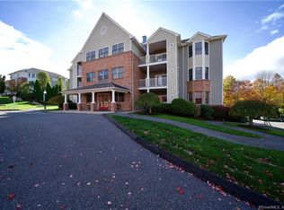 15 Cassandra Blvd APT 201, West Hartford, CT 06107