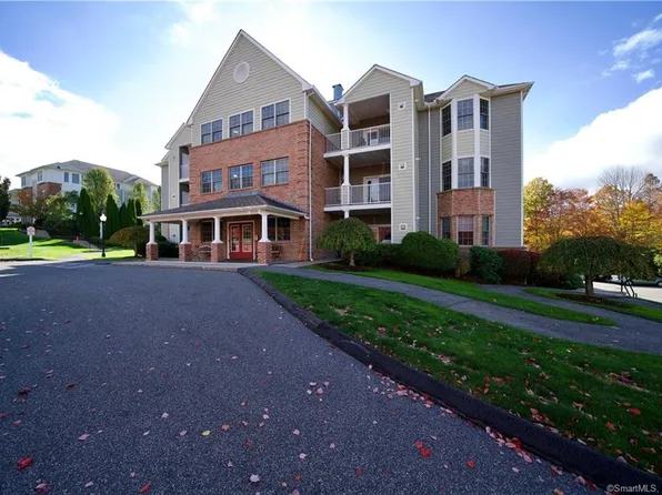 15 Cassandra Blvd APT 201, West Hartford, CT 06107