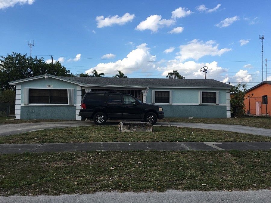 1st image of 921 NW 201st St
