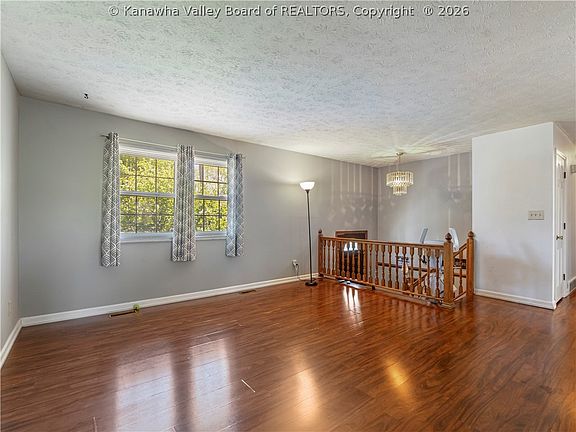 3rd image of 9 Brentwood Cir