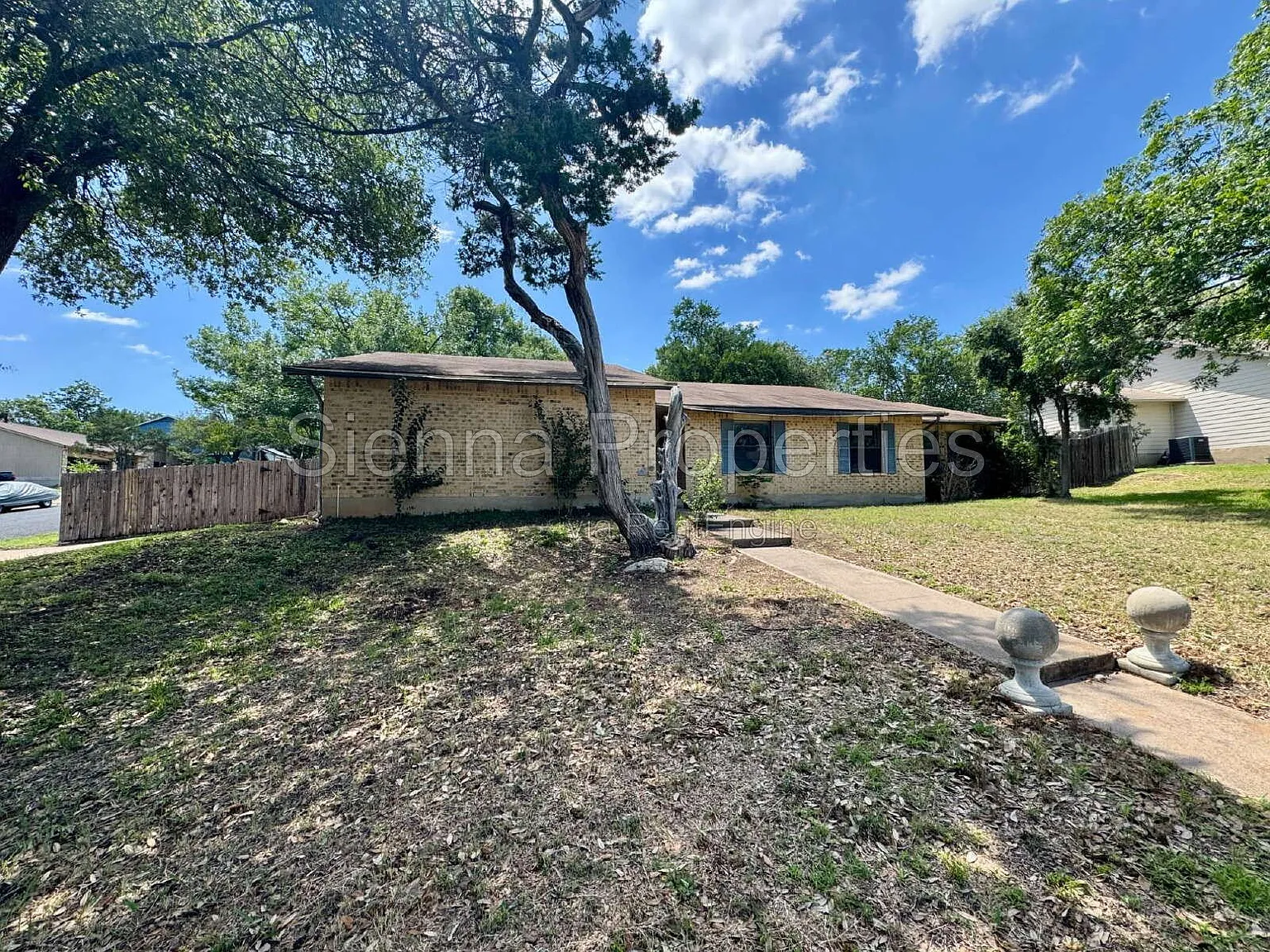 3 bed, 2.0 bath, 1705 sqft, $2,100 — Photo 2