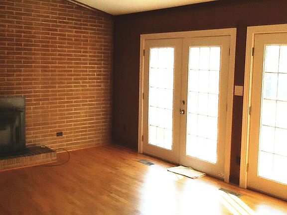 5th image of 670 Holly Springs Rd
