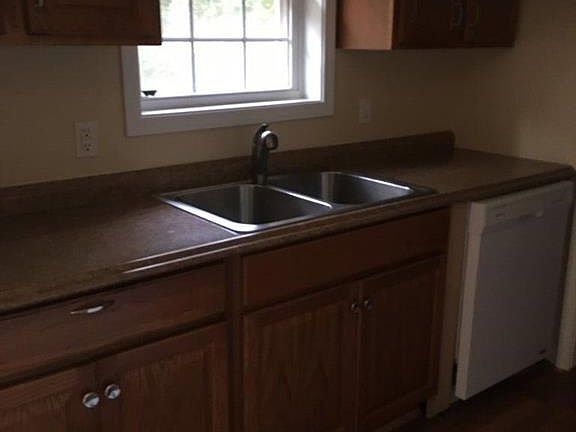 4th image of 7 Swinbrook Ln
