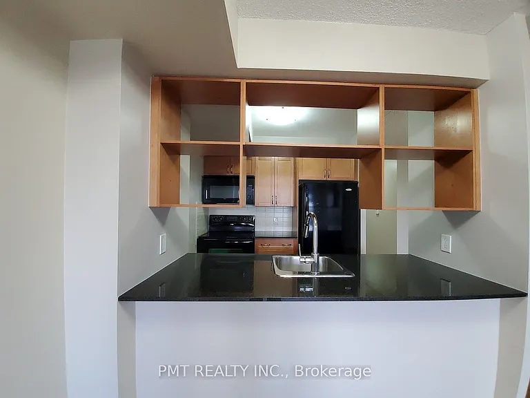 135 Village Green Sq #1421 — Photo 4