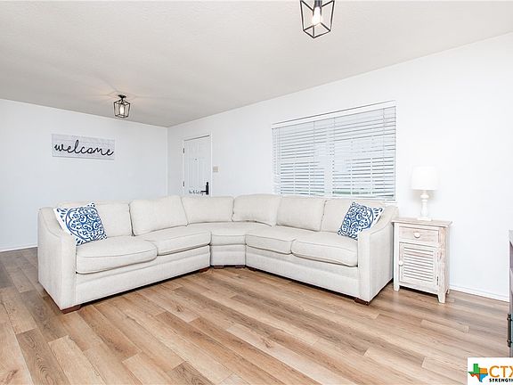 5th image of 601 Sumbera St
