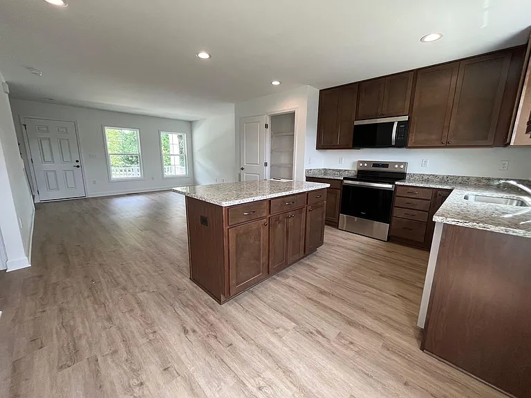 3141 Belle Ave NE — Photo 14