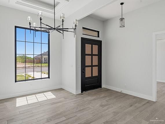 5th image of 900 Ramirez St