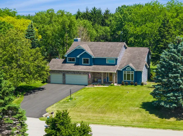 8814 Galleria Ct, Spring Grove, IL 60081