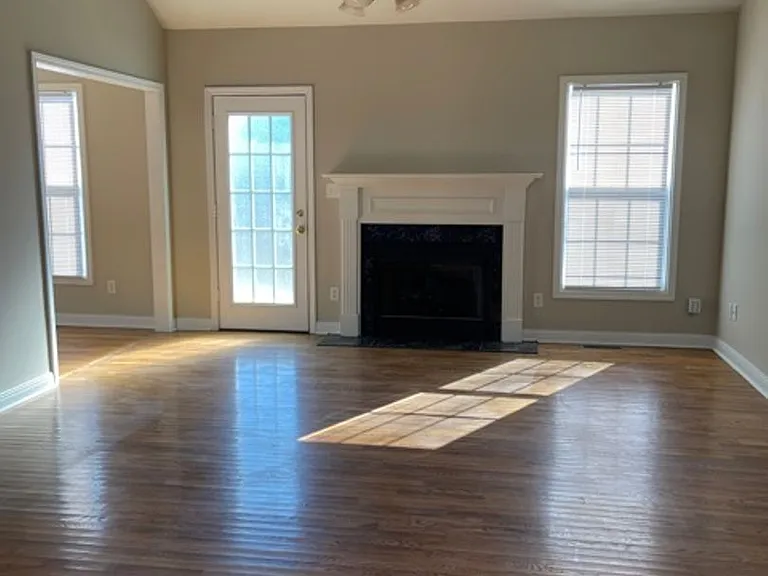 921 Corydalis Ct — Photo 2