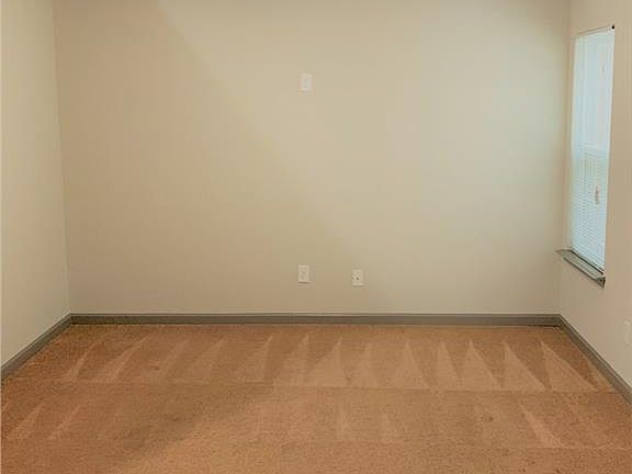 5th image of 876 Ivydale Ln