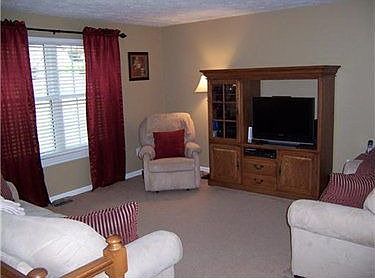 3rd image of 227 Woodhaven Dr
