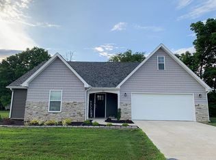 811 Apple Valley Dr, Centerville, IN 47330