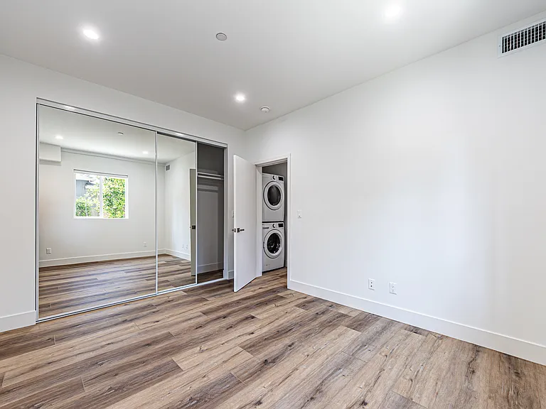 4443 Auckland Ave — Photo 10